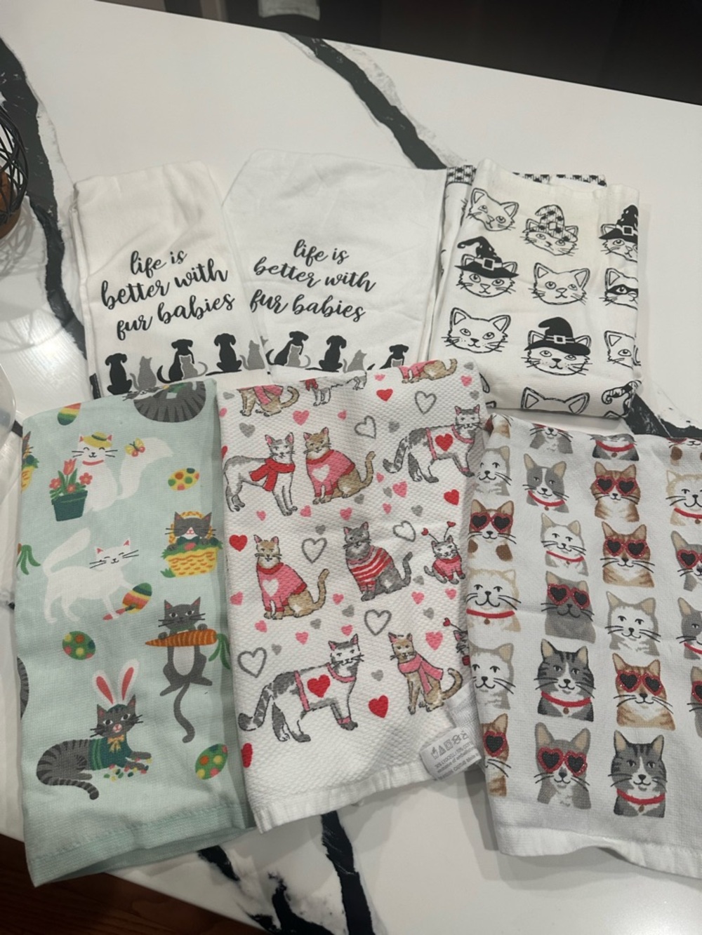 NEVER USED ALL INCLUDED Assorted Cat & Dog Print Kitchen Towels